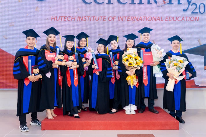 [Video] Over 400 HUTECH Masters and Bachelors of International and Transnational programs excitedly attend their graduation ceremony 228