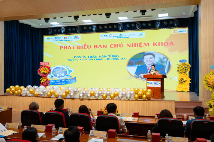 Tân sinh viên Khoa Tài chính - Thương mại khởi đầu hành trình “Sáng tạo - Kết nối - Vươn xa” tại HUTECH 44