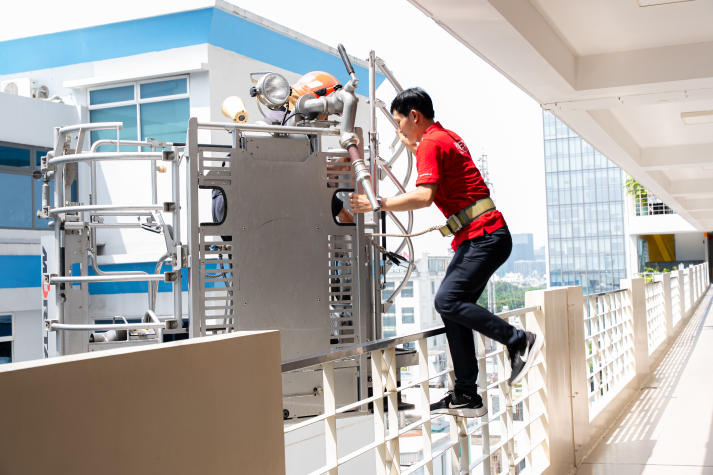Diễn tập PCCC & CNCH, HUTECH chủ động bảo đảm an toàn học đường 135