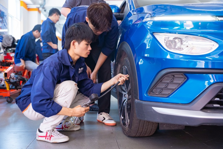 [Hướng nghiệp 2026] Vì sao ngành Công nghệ ô tô điện lên ngôi? 24