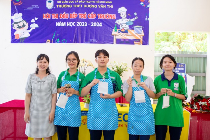Viện Khoa học Ứng dụng HUTECH mang kiến thức dinh dưỡng đến với học sinh Trường THPT Dương Văn Thì 109