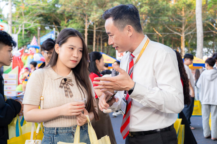 HUTECH “phủ vàng” Ngày hội Tư vấn tuyển sinh - hướng nghiệp 2026 tại Cần Thơ, mang đến loạt thông tin đắt giá cho thí sinh 33