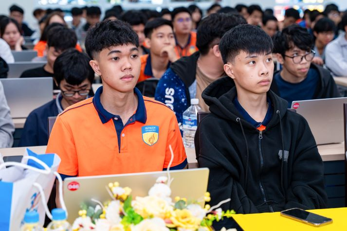 Sinh viên Công nghệ thông tin “bắt sóng” AI: Làm việc nhóm thông minh thời 4.0 48