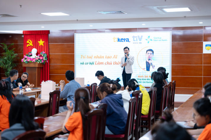 [Ảnh] Sinh viên Khoa Marketing - Kinh doanh quốc tế khám phá tiềm năng AI trong kỷ nguyên số 45