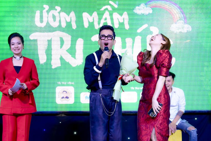 Sinh viên Viện Âm nhạc và Nghệ thuật HUTECH tham gia biểu diễn văn nghệ gây quỹ học bổng cho học sinh, sinh viên vượt khó tại Phan Thiết 40