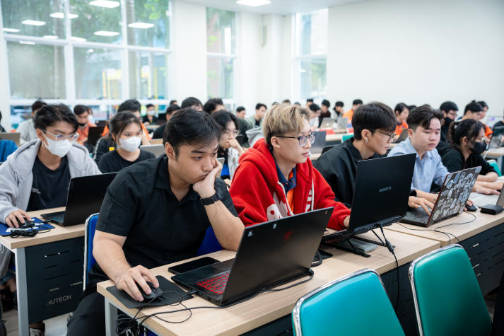 Bản lĩnh IT-ers bùng nổ tại Chung kết Cuộc thi HUTECH Network Cracking 2025 75