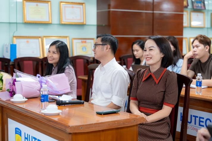 Nâng cao hiệu quả kỹ năng quản trị Website và truyền thông số cho thầy cô HUTECH 75