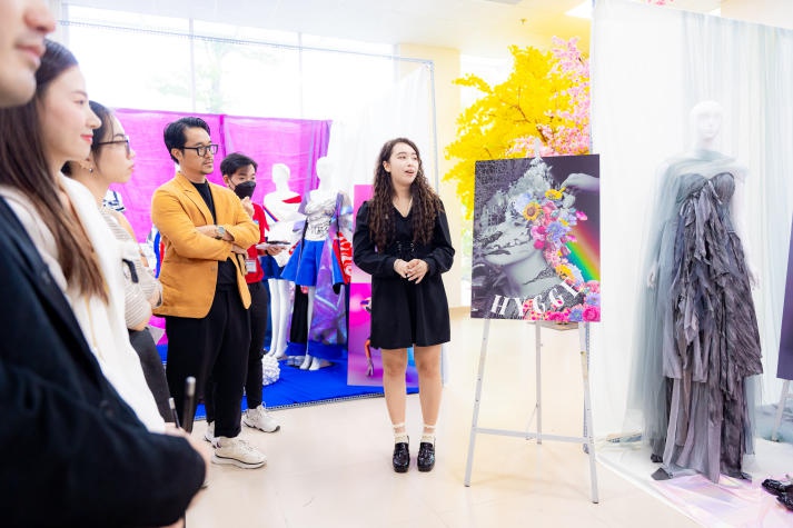 [Video] Sinh viên Thiết kế thời trang HUTECH “trình làng” loạt đồ án tốt nghiệp với nhiều ý tưởng độc đáo 65