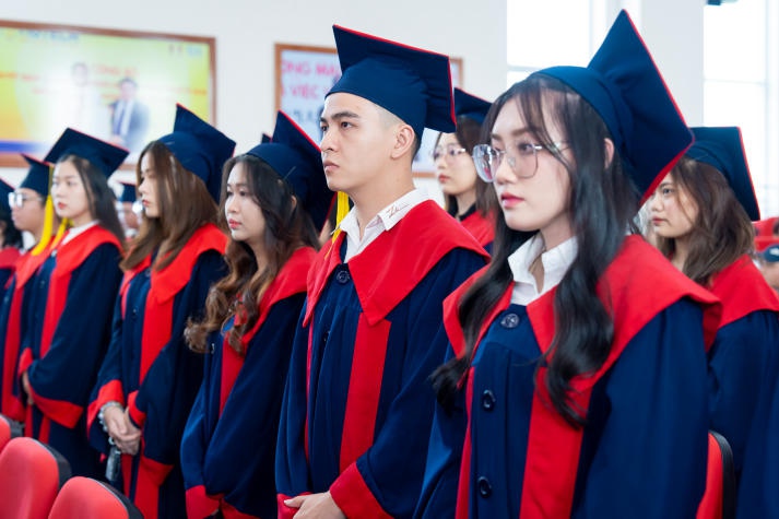 [Video] Over 400 HUTECH Masters and Bachelors of International and Transnational programs excitedly attend their graduation ceremony 34