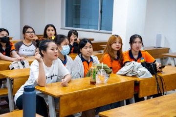 Sinh viên Khoa Trung Quốc học tranh tài sôi nổi tại cuộc thi tài năng Hán ngữ  “Tôi là ai - 我是谁” 45