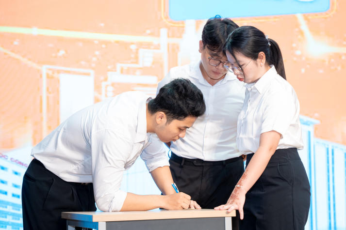 Thử sức cùng HRM Challenge, sinh viên HUTECH làm chủ kỹ năng nhân sự trong kỷ nguyên số 106