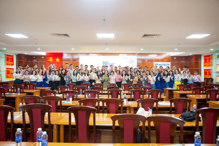 胡志明市科技大學 (HUTECH) 教職員工參加行政文件技能培訓 52