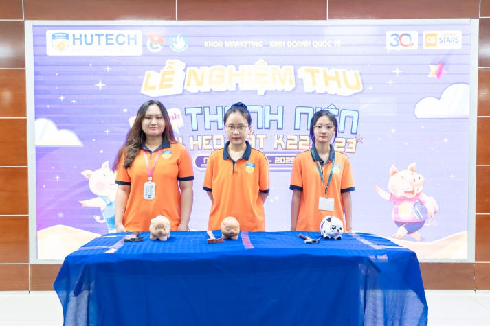 Lan tỏa yêu thương từ công trình thanh niên “Nuôi heo đất” của sinh viên Khoa Marketing - Kinh doanh quốc tế 47