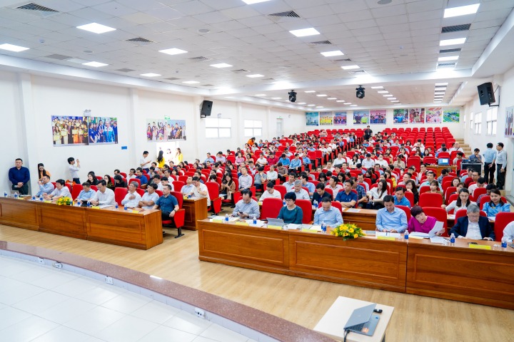 HUTECH tiếp đón hơn 300 đại biểu tham dự Hội nghị công tác văn phòng và truyền thông do Bộ GD&ĐT tổ chức 52