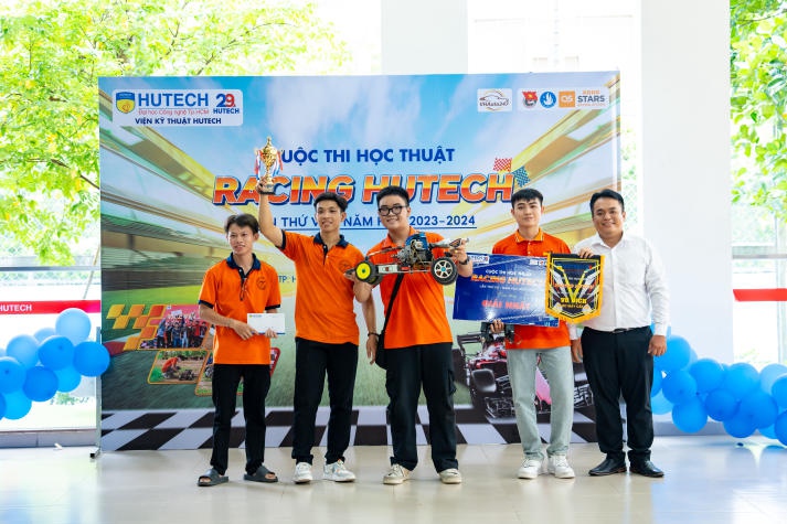 [Video] Hơn 100 đội thi tranh tài tại "đường đua tốc độ" Racing HUTECH lần VII 436