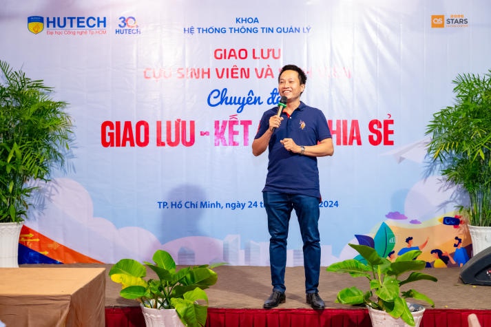 Giao lưu cùng cựu sinh viên, Khoa Hệ thống thông tin quản lý kết nối cảm xúc đa thế hệ 15