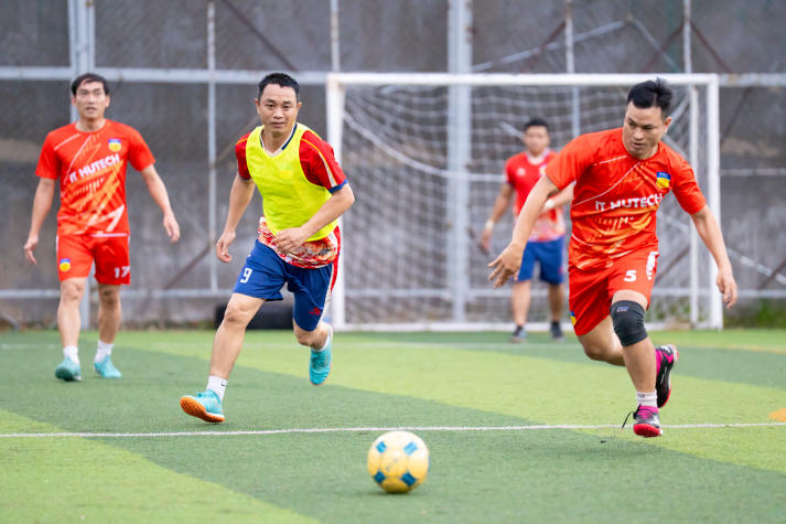 [Hội thao CB-GV-NV HUTECH 2025]: Bóng đá nam khép lại vòng bảng, lộ diện những tấm vé vào Tứ kết 42