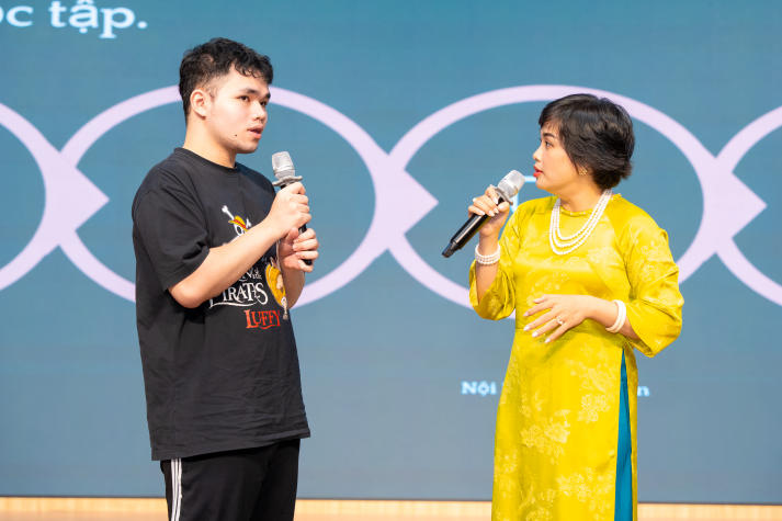 “Be the T.E.A.C.H.E.R the world needs”: Sinh viên Khoa Tiếng Anh tìm hiểu về nghề giáo trong kỷ nguyên số 74