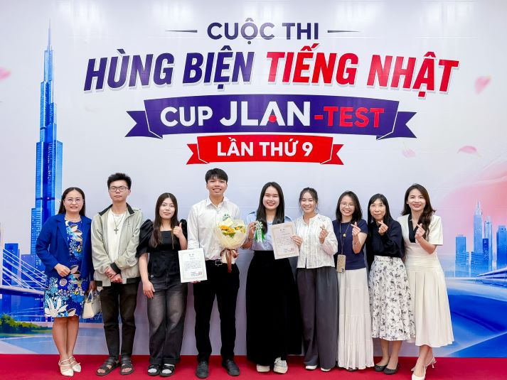 Chinh phục sân khấu hùng biện toàn quốc, hai sinh viên Khoa Nhật Bản học cùng “ẵm” giải thưởng 4