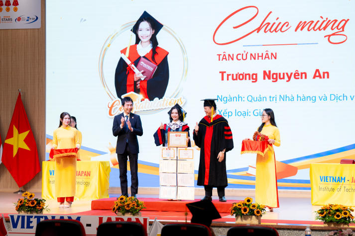 [Video] Từ lễ phục đến hành trình mới: VJIT-ers chính thức bước vào chặng đường tương lai 25