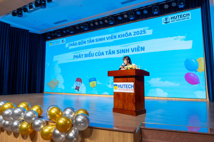 Sôi động, đa sắc màu: Tân sinh viên Khoa Trung Quốc học “cháy” hết mình tại Đêm nhạc hội chào năm học mới 112