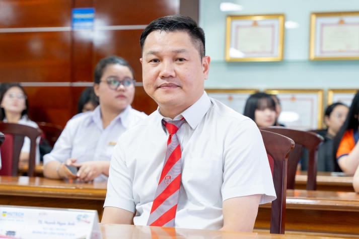 Chuyên gia Hàn Quốc định hướng về thị trường nghề nghiệp cho sinh viên khoa Hàn Quốc học 112