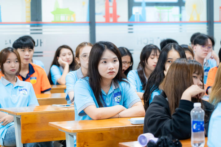 HUTECH students expand creative thinking and global connections through a workshop series with Philippine speakers 106