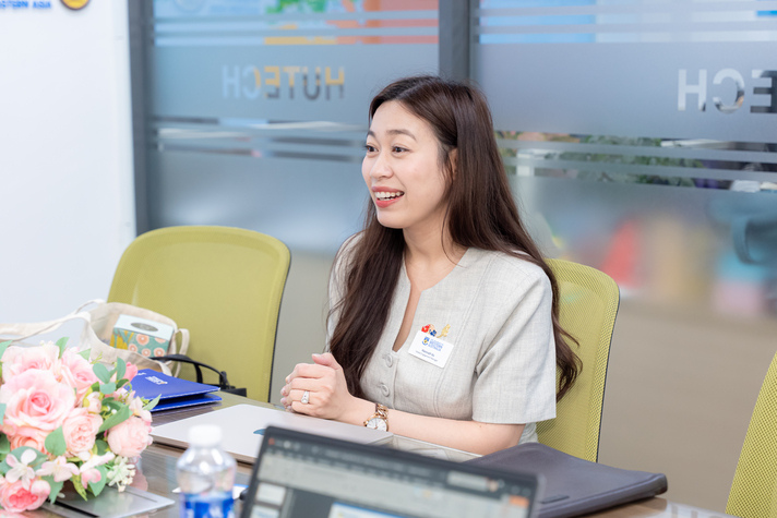 HUTECH and the University of Western Australia discuss postgraduate pathways and international experiences for students 12