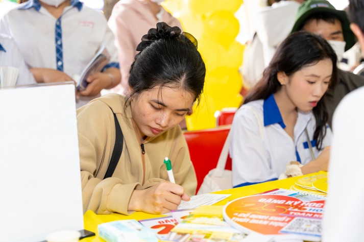 [Video] HUTECH nổi bật tại Ngày hội Tư vấn Hướng nghiệp - Tuyển sinh 2025 ở Cần Thơ 26