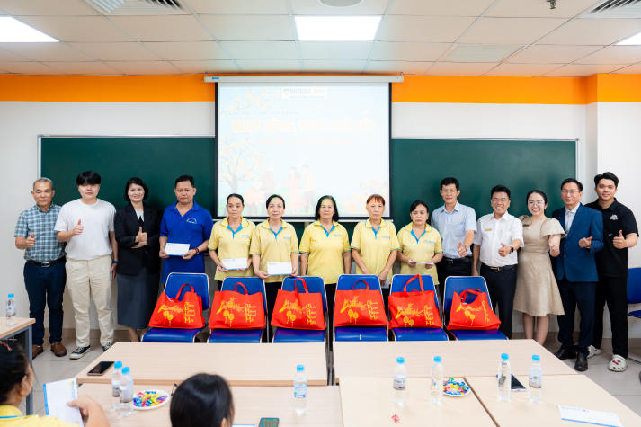 Khi mùa xuân được tạo nên từ ý thức sẻ chia của Khoa Tài chính - Thương mại HUTECH 30