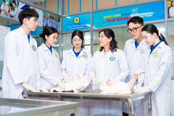 [Ảnh] Khám phá loạt “tọa độ” học tập, thực hành và rèn luyện thú vị tại HUTECH 33