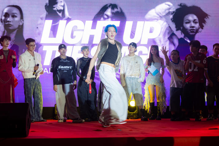 Sinh viên HUTECH thắp sáng niềm tự hào Việt qua chuỗi đồ án nghệ thuật hoành tráng 42