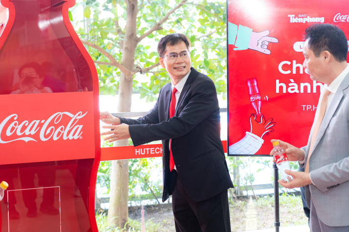 “HUTECH - Newbies Say Hi!” mở màn năm học mới với loạt trải nghiệm đa sắc 190