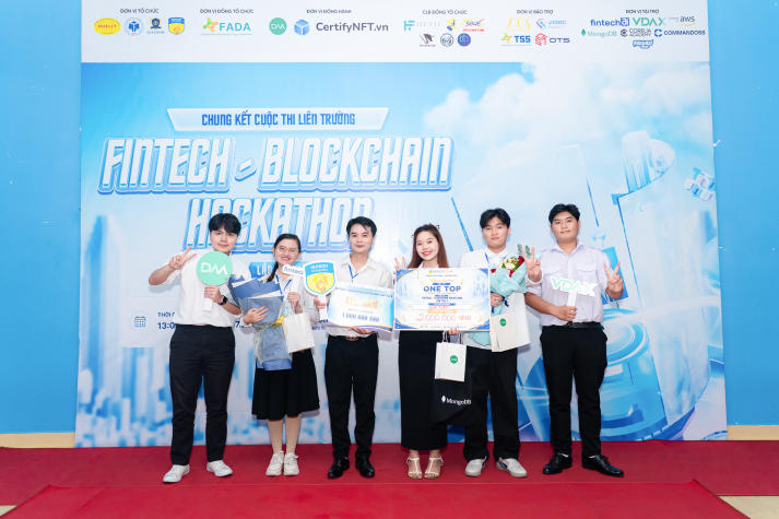 Sinh viên ngành Tài chính - Ngân hàng ghi dấu tại Chung kết Liên trường Fintech - Blockchain Hackathon lần 5 12