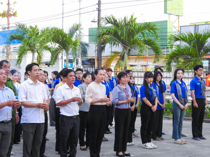 Chiến sĩ Mùa hè xanh HUTECH vun đắp lòng biết ơn, gìn giữ truyền thống dân tộc hướng về Ngày Thương binh - Liệt sĩ 142
