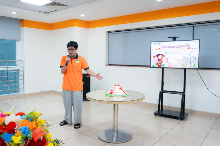 Lan tỏa tinh thần “Sắc Việt” trong Ngày hội trang trí nón lá của sinh viên Khoa Tài chính - Thương mại 114