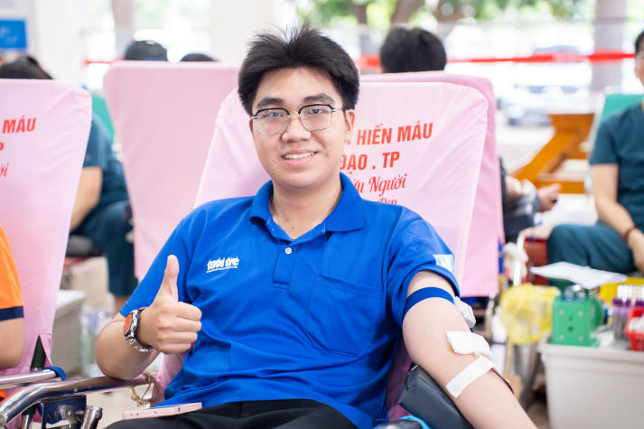 Sinh viên HUTECH trao giọt hồng, lan tỏa yêu thương trong ngày hội hiến máu tình nguyện 50