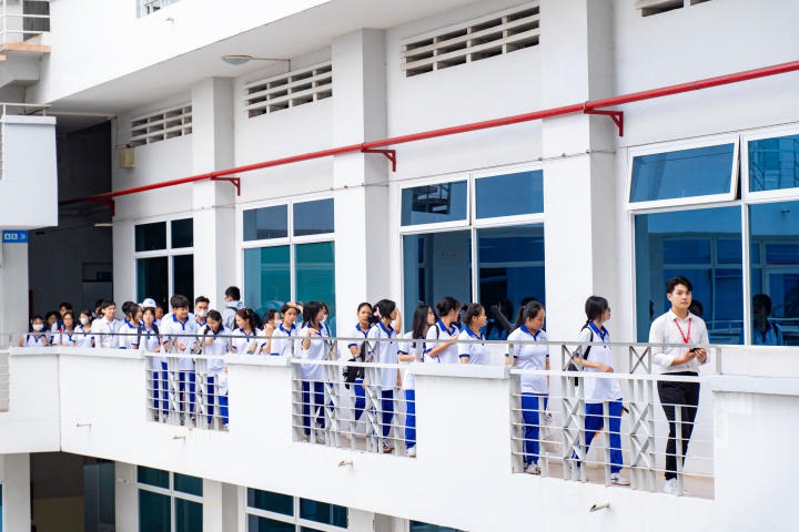 Học sinh THCS-THPT Văn Hóa Việt hào hứng tham quan HUTECH 23