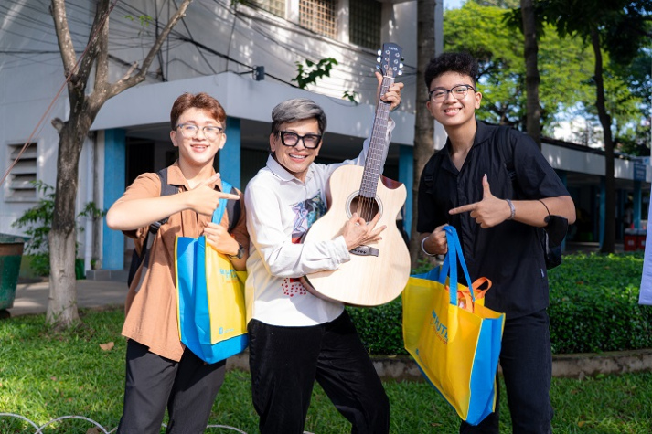 [Video] Nhiều thí sinh “chốt chọn” Nguyện vọng 1 vào HUTECH tại Ngày hội lựa chọn nguyện vọng xét tuyển 2025 74