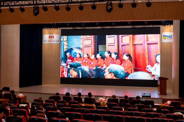 [Video] Khi sinh viên PR HUTECH kể chuyện “đời” bằng lăng kính phim phóng sự 99