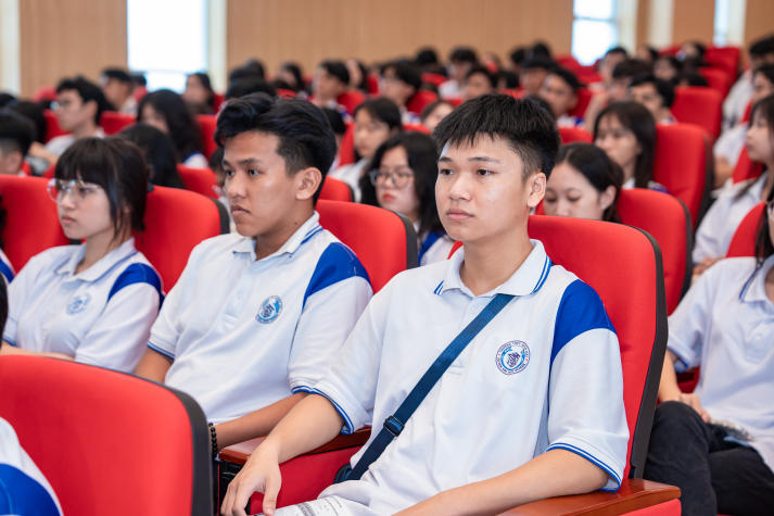 Vi vu HUTECH, đoàn học sinh tỉnh Trà Vinh khám phá “Đại học GenZ” 61