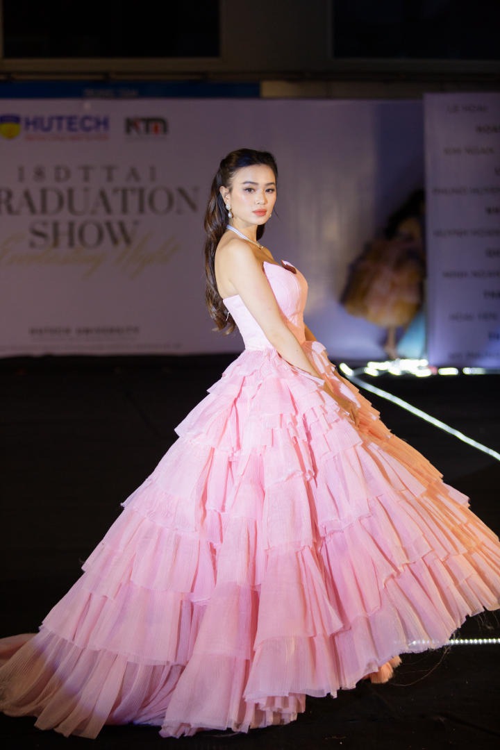 Chiêm ngưỡng loạt đồ án tốt nghiệp độc đáo của sinh viên Thiết kế thời trang HUTECH 161