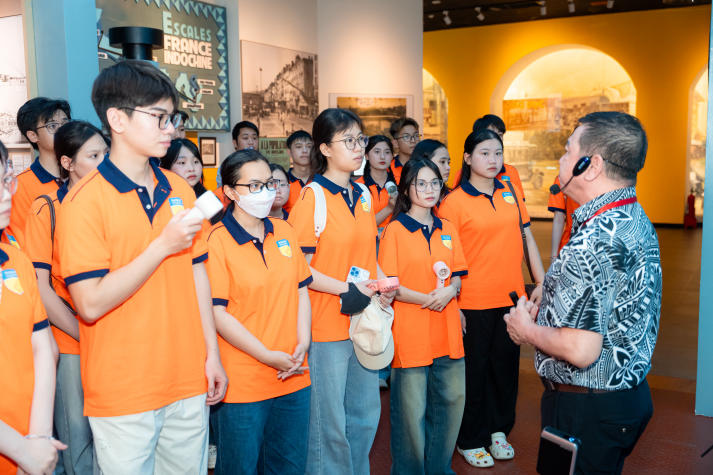 [Ảnh] Sinh viên Khoa Marketing - Kinh doanh quốc khám phá lịch sử, bồi đắp lý tưởng sống trên hành trình về nguồn 33