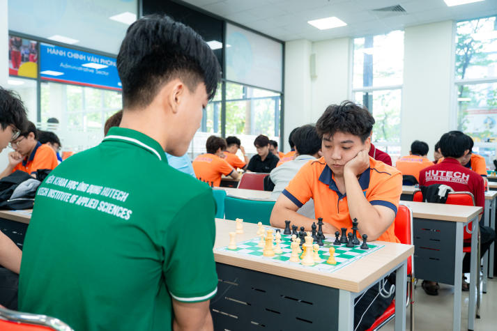 [HUTECH Games 2026]: Bùng nổ trí tuệ và tốc độ tại ngày thi đấu Cờ vua, Cờ tướng và Cầu lông 26