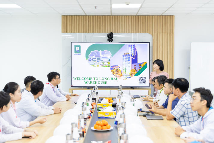 Sinh viên Khoa Dược HUTECH “chạm” nghề từ thực tế qua chuyến tham quan kho dược Phytopharma 11