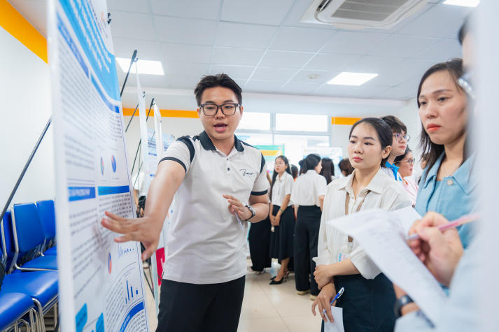 [Video] Ngày hội Poster Khoa Dược 2025: Khơi nguồn đam mê, lan tỏa tri thức khoa học 34