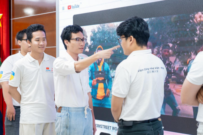 Một buổi sinh hoạt, nhiều bước chuẩn bị cho hành trình nghề nghiệp của sinh viên VJIT 82