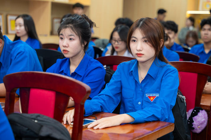CLB Lý luận trẻ HUTECH đồng hành cùng Đoàn viên, sinh viên thắp sáng niềm tin Đảng 47