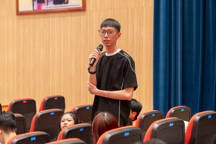 Học hỏi kinh nghiệm cùng chuyên gia Kompa Technology, PR-ers HUTECH “đọc vị” khách hàng trong kỷ nguyên số 56