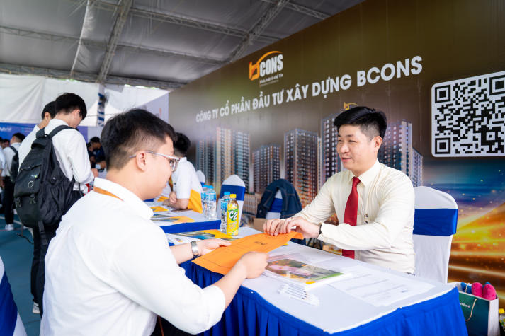 Gần 180 doanh nghiệp lớn quy tụ, loạt vị trí việc làm “hot” rộng mở tại HUTECH Job Fair 2026 10